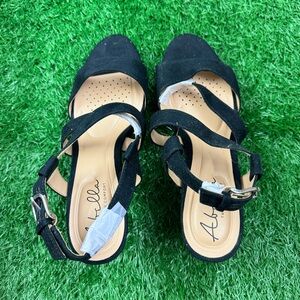 Abella Women’s Heels Size 8‎